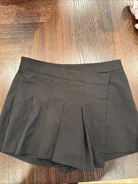 PacSun Black Pleated Skort